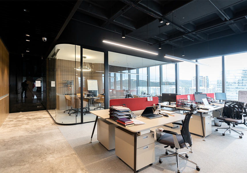 Alnowall's Budget-Friendly Office Solutions: Economical Glass Partition Wall Systems