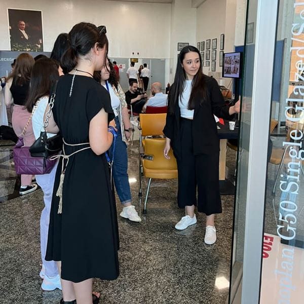 2-6c53ce66-8842-415e-9113-53f3c6ebff46