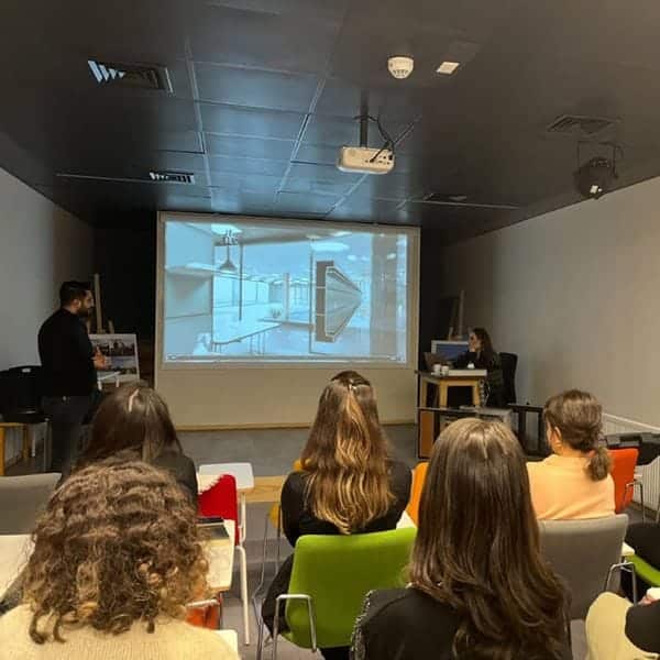 9-558a1b8c-c6e2-49f5-bd99-c26e8d7a9243